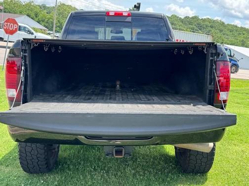Brilliant Black Crystal Pearlcoat 2018 RAM 2500 Laramie