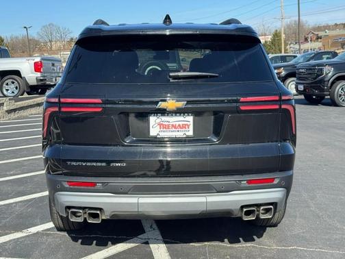 2025 Chevrolet Traverse LT