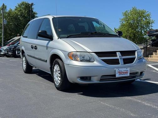 Bright Silver Metallic 2005 Dodge Grand Caravan SE