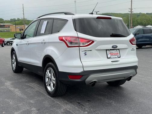 Oxford White 2016 Ford Escape SE