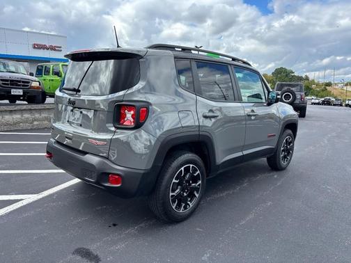 2023 Jeep Renegade Trailhawk