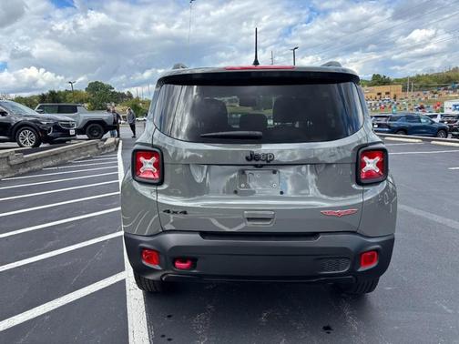 2023 Jeep Renegade Trailhawk