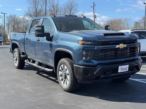 Lakeshore Blue Metallic 2026 Chevrolet Silverado 2500 Custom