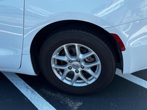 2022 Chrysler Pacifica Touring-L