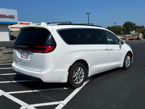 2022 Chrysler Pacifica Touring-L
