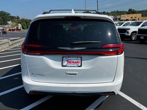 2022 Chrysler Pacifica Touring-L