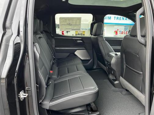 2025 GMC Sierra EV Denali