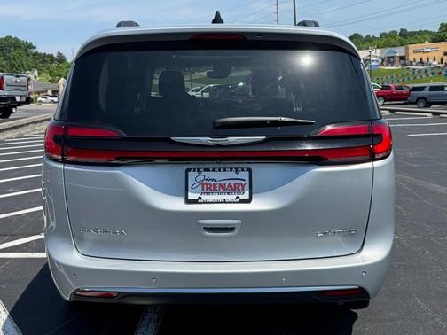 Silver Mist Clearcoat 2023 Chrysler Pacifica Limited