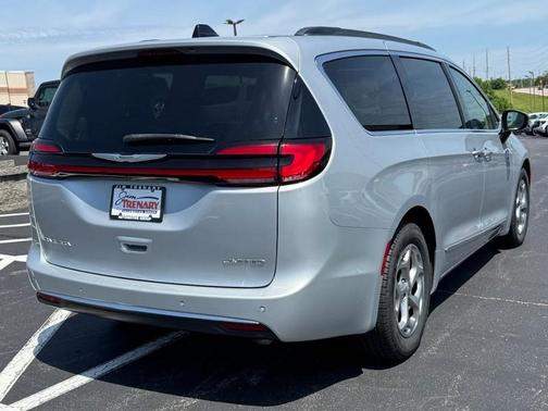 Silver Mist Clearcoat 2023 Chrysler Pacifica Limited