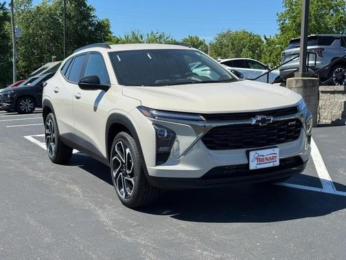 White Sand 2026 Chevrolet Trax 2RS