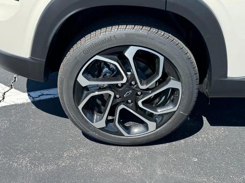 White Sand 2026 Chevrolet Trax 2RS