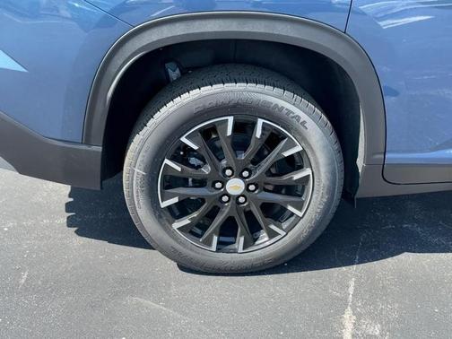 Lakeshore Blue Metallic 2026 Chevrolet Traverse LT