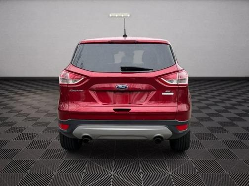 Ruby Red Metallic Tinted Clearcoat 2015 Ford Escape SE