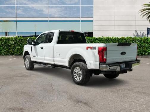 Oxford White 2018 Ford F-250 XLT