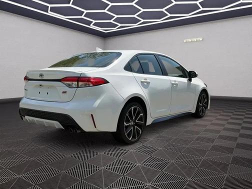 White 2020 Toyota Corolla SE