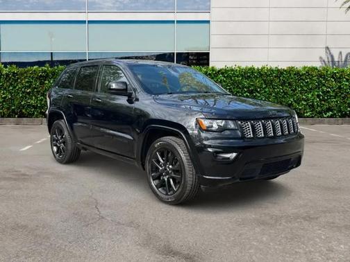 Diamond Black Crystal Pearlcoat 2018 Jeep Grand Cherokee Altitude