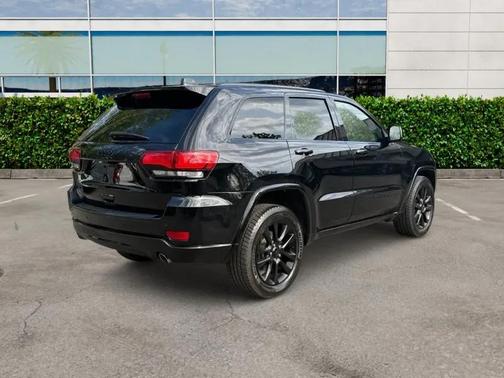 Diamond Black Crystal Pearlcoat 2018 Jeep Grand Cherokee Altitude