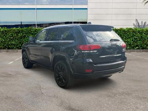Diamond Black Crystal Pearlcoat 2018 Jeep Grand Cherokee Altitude