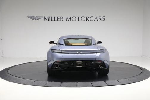 2025 Aston Martin DB12 V8