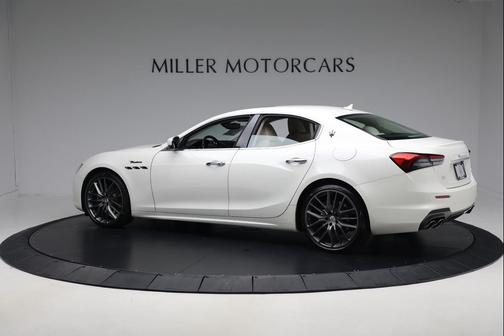2022 Maserati Ghibli Modena Q4