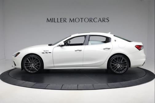 2022 Maserati Ghibli Modena Q4