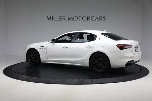 2022 Maserati Ghibli Modena Q4