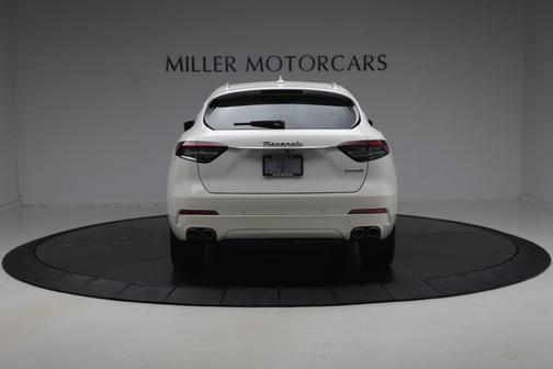 Bianco 2023 Maserati Levante GT