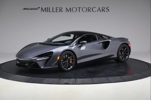 2024 McLaren Artura Performance