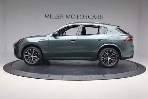 Verde Royale Metallic 2026 Maserati Grecale Modena