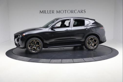 2025 Alfa Romeo Stelvio Intensa
