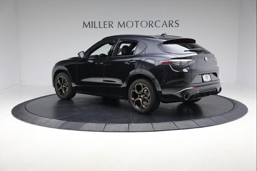 2025 Alfa Romeo Stelvio Intensa