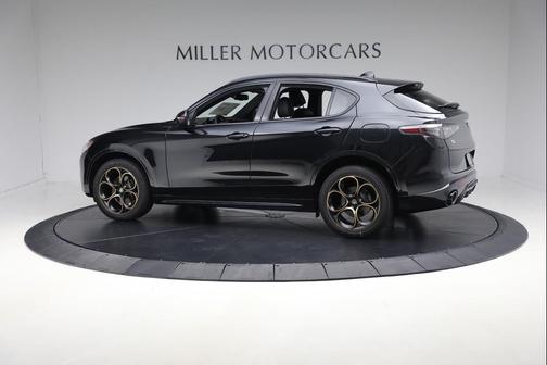2025 Alfa Romeo Stelvio Intensa
