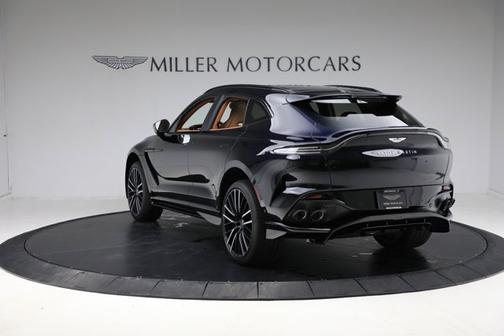 2025 Aston Martin DBX 707