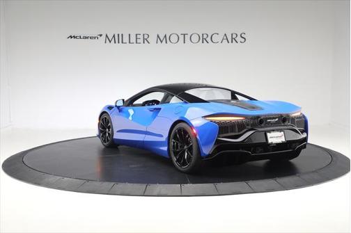 2023 McLaren Artura Performance