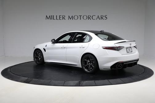 2024 Alfa Romeo Giulia Quadrifoglio
