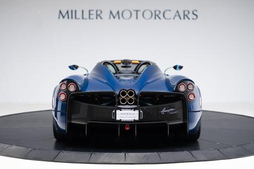Blu Tricolore 2017 Pagani Huayra Roadster