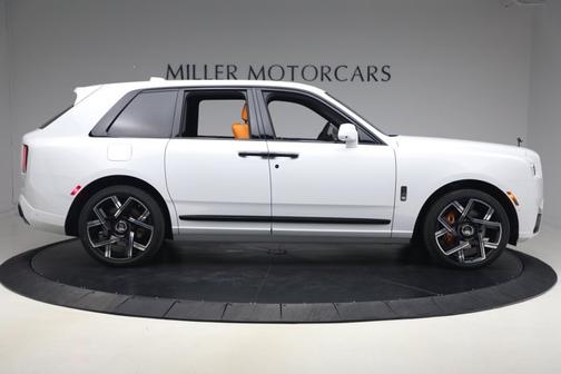 Arctic White 2026 Rolls-Royce Cullinan Black Badge
