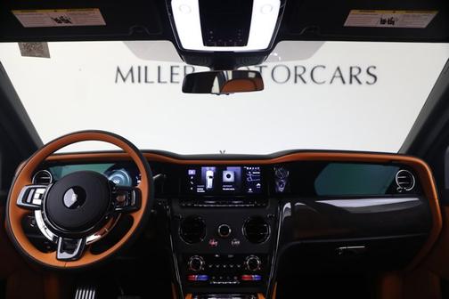 Arctic White 2026 Rolls-Royce Cullinan Black Badge