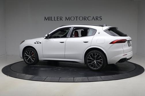 Bianco 2026 Maserati Grecale Modena