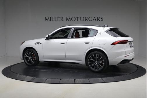 Bianco 2026 Maserati Grecale Modena