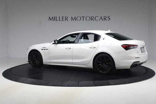 Bianco 2022 Maserati Ghibli Modena Q4