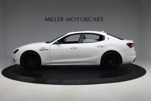 2022 Maserati Ghibli Modena Q4
