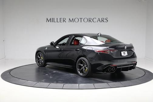 2024 Alfa Romeo Giulia Quadrifoglio