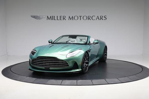 Q Iridescent Emerald 2025 Aston Martin DB12 Volante