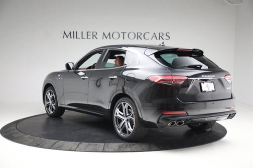 Nero Ribelle Metallic 2022 Maserati Levante GT