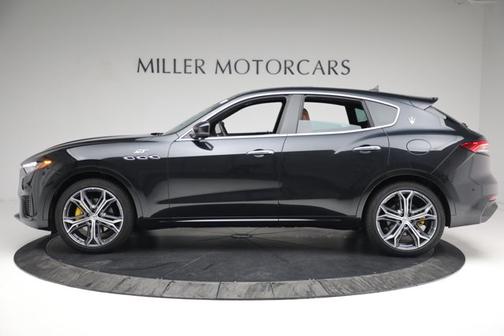 Nero Ribelle Metallic 2022 Maserati Levante GT
