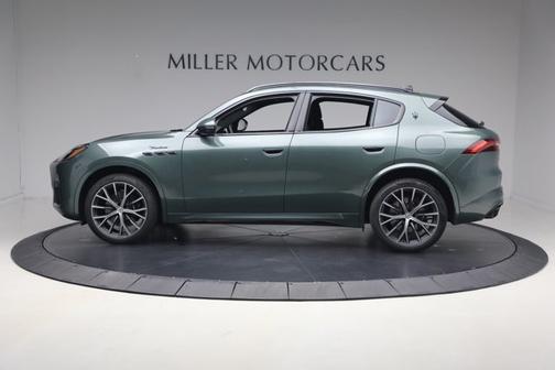 Verde Royale Metallic 2026 Maserati Grecale Modena