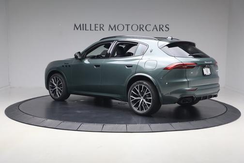 Verde Royale Metallic 2026 Maserati Grecale Modena