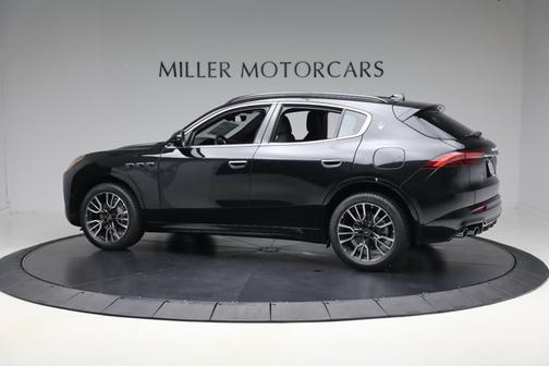 Nero Tempesta 2025 Maserati Grecale SUV
