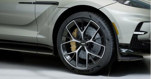 2025 Aston Martin DBX 707